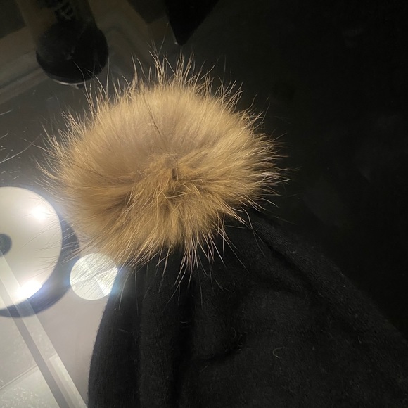 How knitted hat is detached - Picture 7 of 7